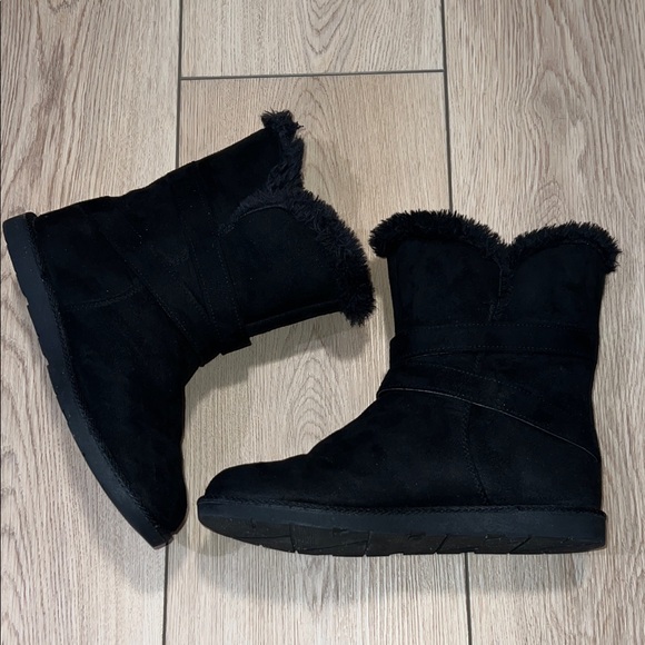 Airwalk Black Winter Boots with Faux Fur Trim - Picture 6 of 16